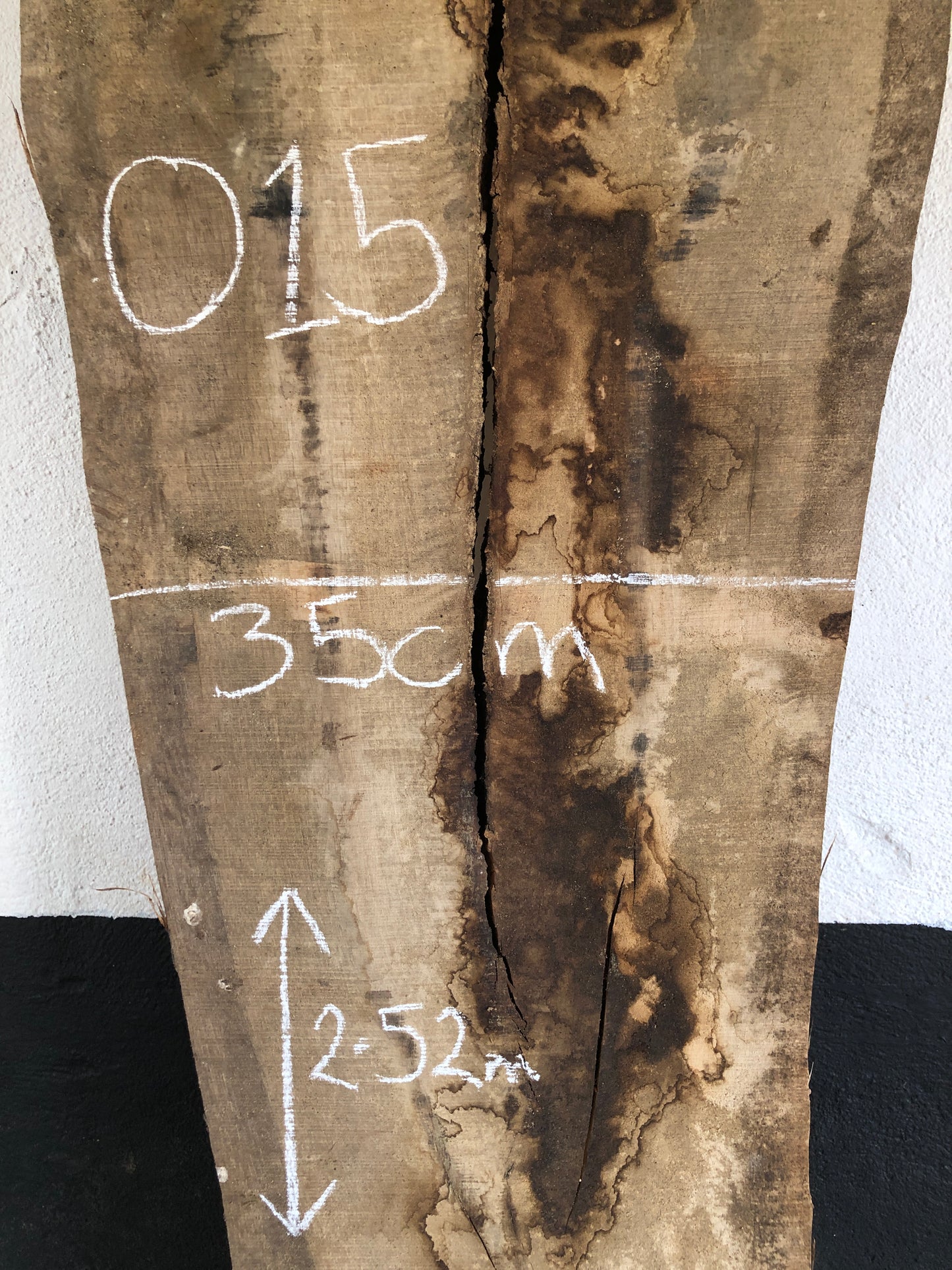 2.52m English oak slab. Kiln dried. Item O15.