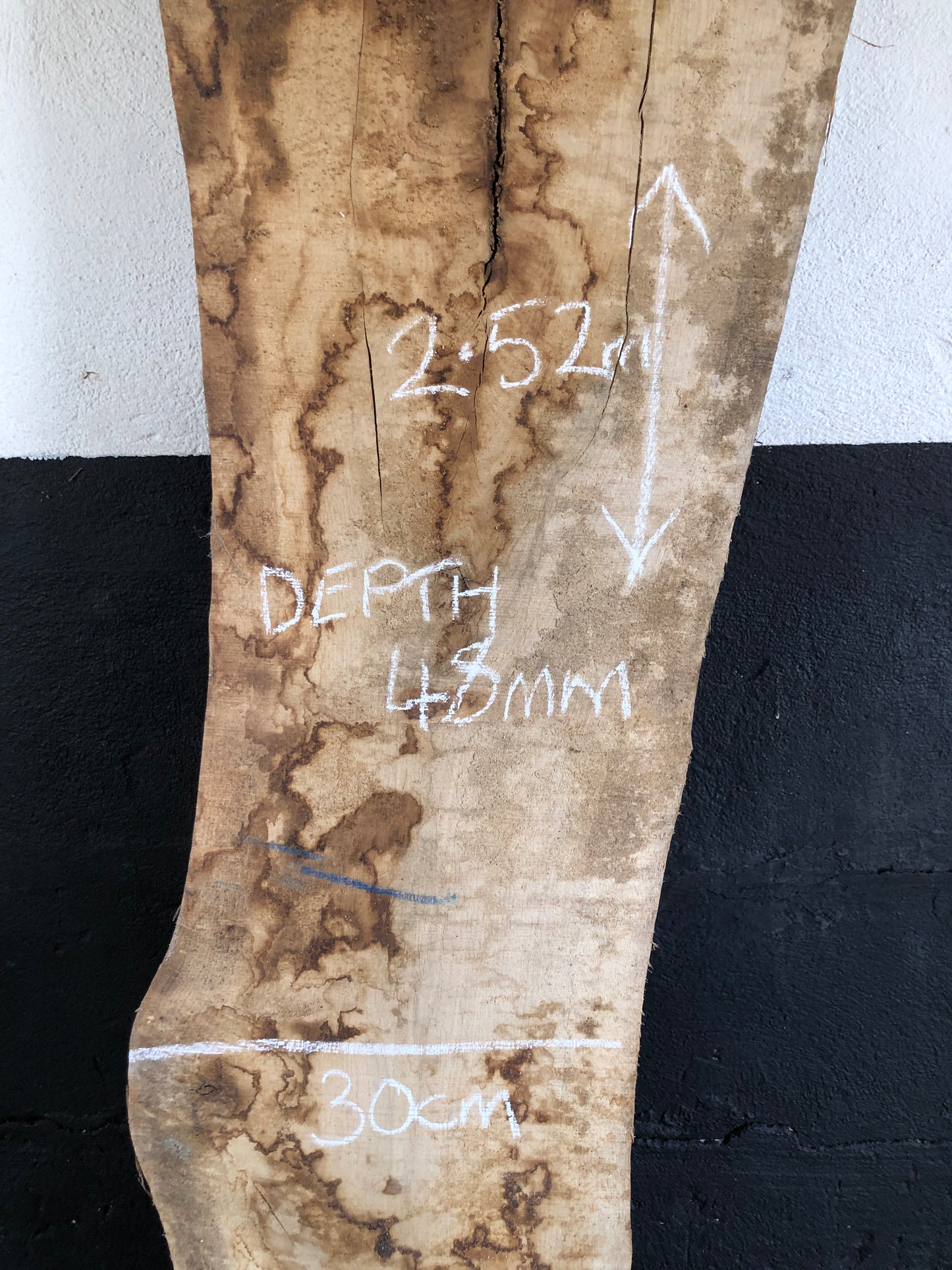 2.52m English oak slab. Kiln dried. Item O16.
