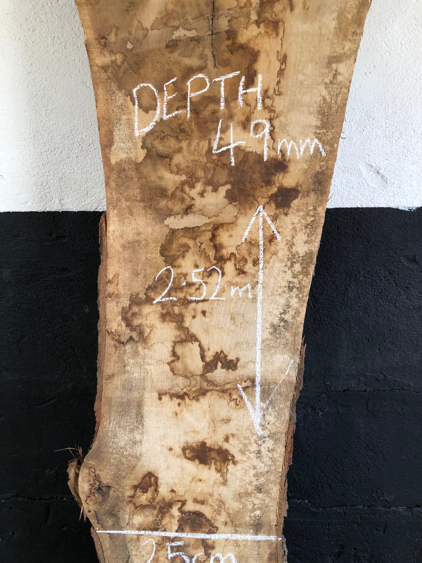 2.52m English oak slab. Kiln dried. Item O17.